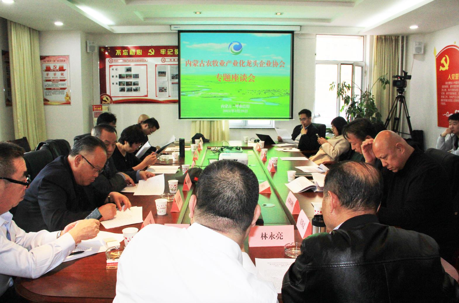 建言獻策，充分發(fā)揮協(xié)會的組織協(xié)調(diào)能力